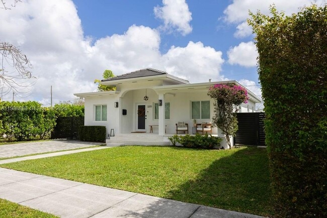 3205 SW 68th Ave in Miami, FL - Building Photo - Building Photo