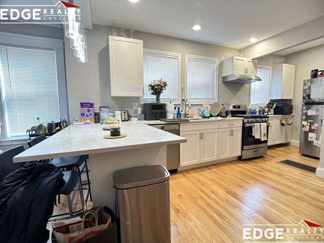 14 Donnybrook Rd, Unit 1 in Boston, MA - Foto de edificio - Building Photo