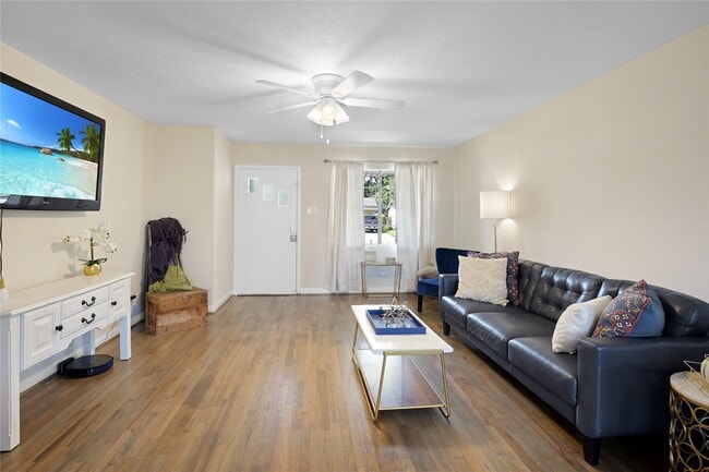 property at 201 E Oak St