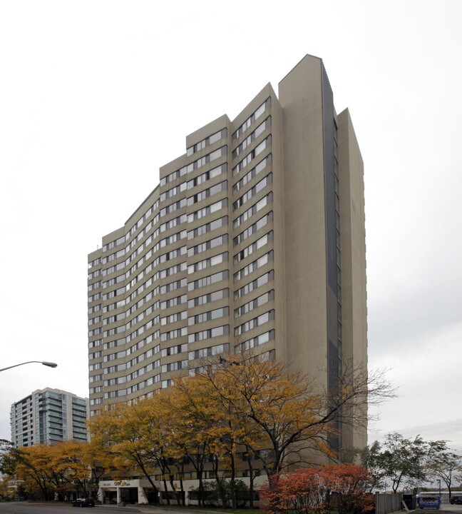 Walden Circle in Mississauga, ON - Building Photo