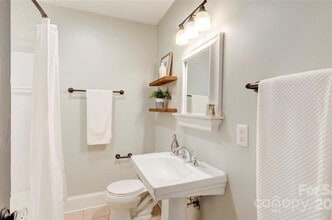 2304 Laburnum Ave in Charlotte, NC - Building Photo - Building Photo