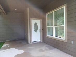 11931 Lakeview Manor Dr in Willis, TX - Foto de edificio - Building Photo