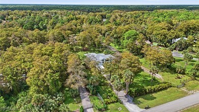 391 8th St SE in Naples, FL - Building Photo - Building Photo