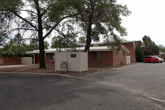 2818-2832 E Loretta Dr in Tucson, AZ - Building Photo - Building Photo