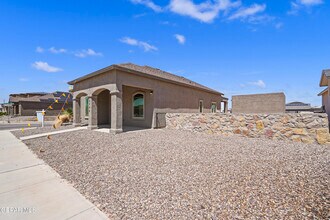 2844 Mike Price Dr in El Paso, TX - Building Photo - Building Photo