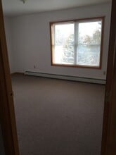 10 Lyon Ln in Essex Junction, VT - Foto de edificio - Building Photo