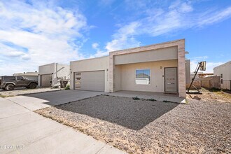 14724 Mountain Breeze Ave in Horizon City, TX - Building Photo - Building Photo