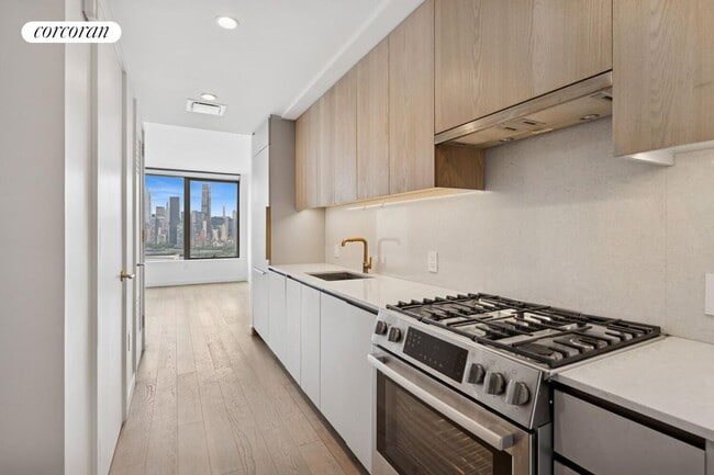 3 Ct Square W in Queens, NY - Building Photo - Building Photo
