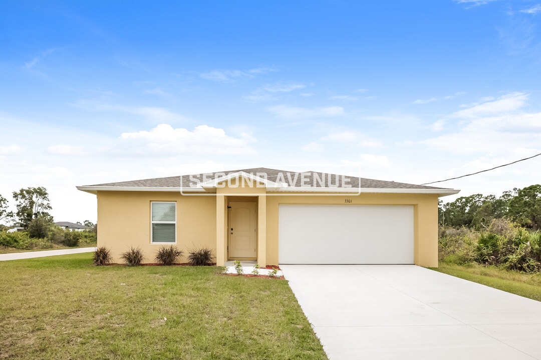 3301 65th St W in Lehigh Acres, FL - Building Photo