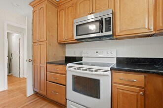 708 Tinkerbell Rd in Chapel Hill, NC - Building Photo - Building Photo