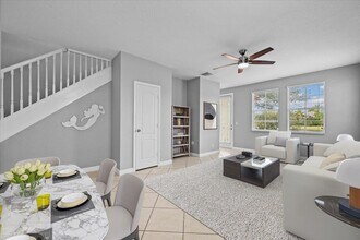 647 Castle Dr in Palm Beach Gardens, FL - Building Photo - Building Photo