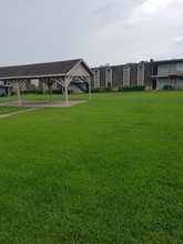 Oakwood Village Apartments in Pasadena, TX - Building Photo - Building Photo