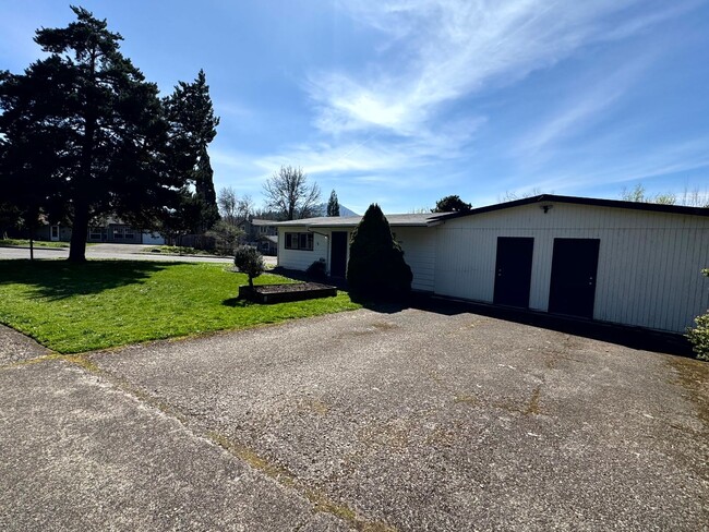 3480 Alder St in Eugene, OR - Foto de edificio - Building Photo