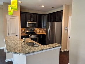 16324 Magnolia Woods Ln in Charlotte, NC - Foto de edificio - Building Photo