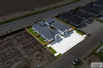3548 Hidalgo Cir, Unit 1002 in Brownsville, TX - Building Photo - Building Photo