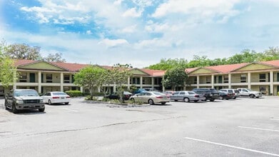 Courtyard Suites and Apartments in Tampa, FL - Foto de edificio - Building Photo