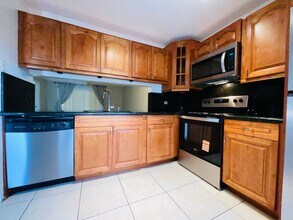 1617 NE Nautical Pl in Jensen Beach, FL - Foto de edificio - Building Photo