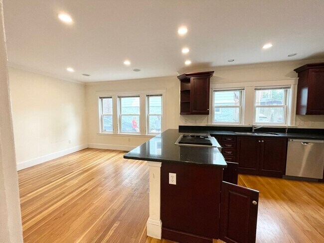 15 Sunset St in Boston, MA - Building Photo - Building Photo