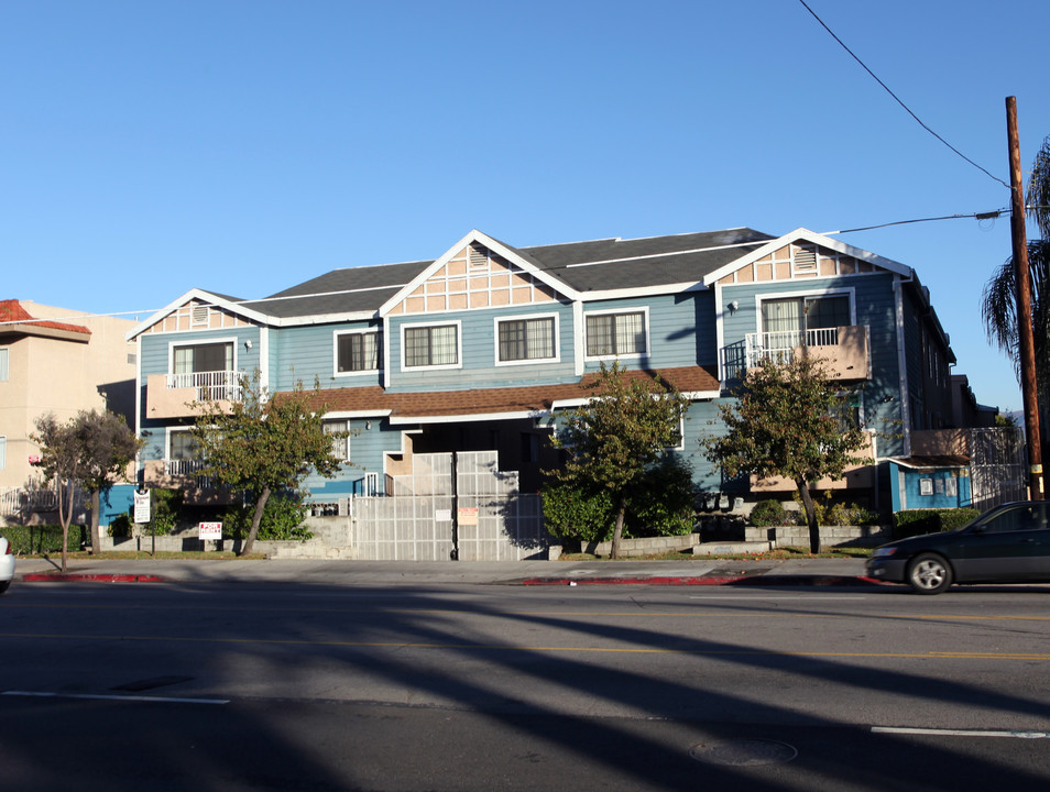 Vanowen Villas in Canoga Park, CA - Foto de edificio