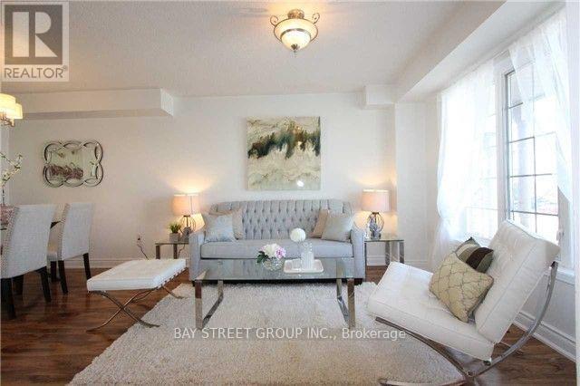 407 Hollandview Trail in Aurora, ON - Building Photo - Building Photo