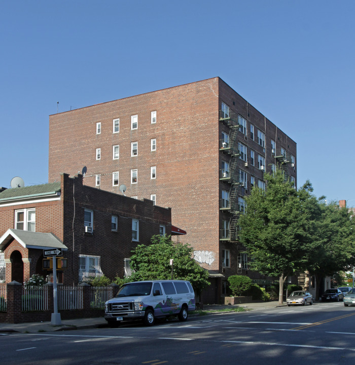 210 Caton Ave in Brooklyn, NY - Building Photo