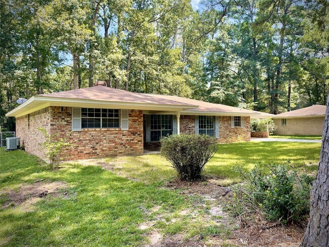 1102 Ada St in Woodville, TX - Building Photo - Building Photo