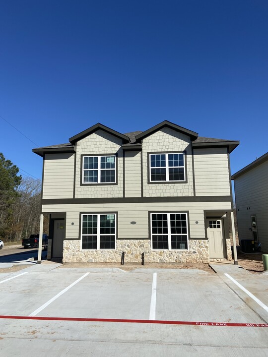 Down Home Square in Porter, TX - Foto de edificio