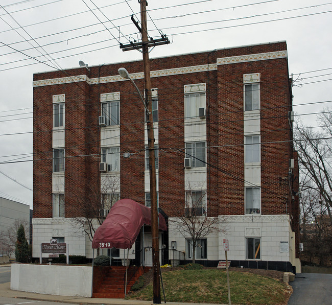 Burnet Manor in Cincinnati, OH - Building Photo - Building Photo