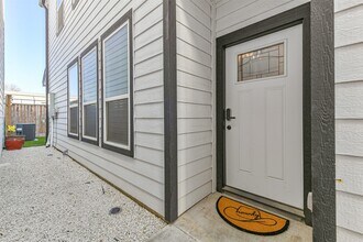 1010 Melneeka Ln in Houston, TX - Foto de edificio - Building Photo