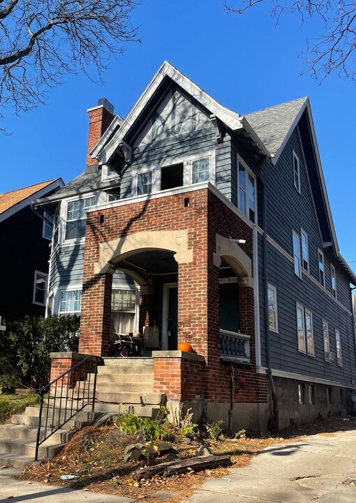 1812 E Newberry Blvd in Milwaukee, WI - Foto de edificio