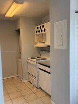 8710 SW 3rd St in Pembroke Pines, FL - Building Photo