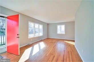 1912 S Glebe Rd in Arlington, VA - Building Photo - Building Photo