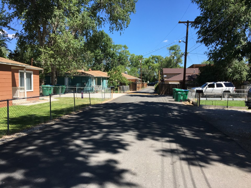 858 Gentry Way in Reno, NV - Building Photo