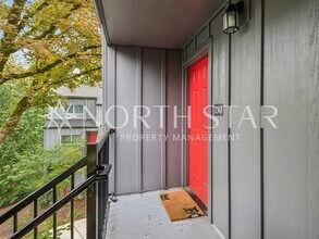 4 Touchstone Dr in Lake Oswego, OR - Building Photo - Building Photo