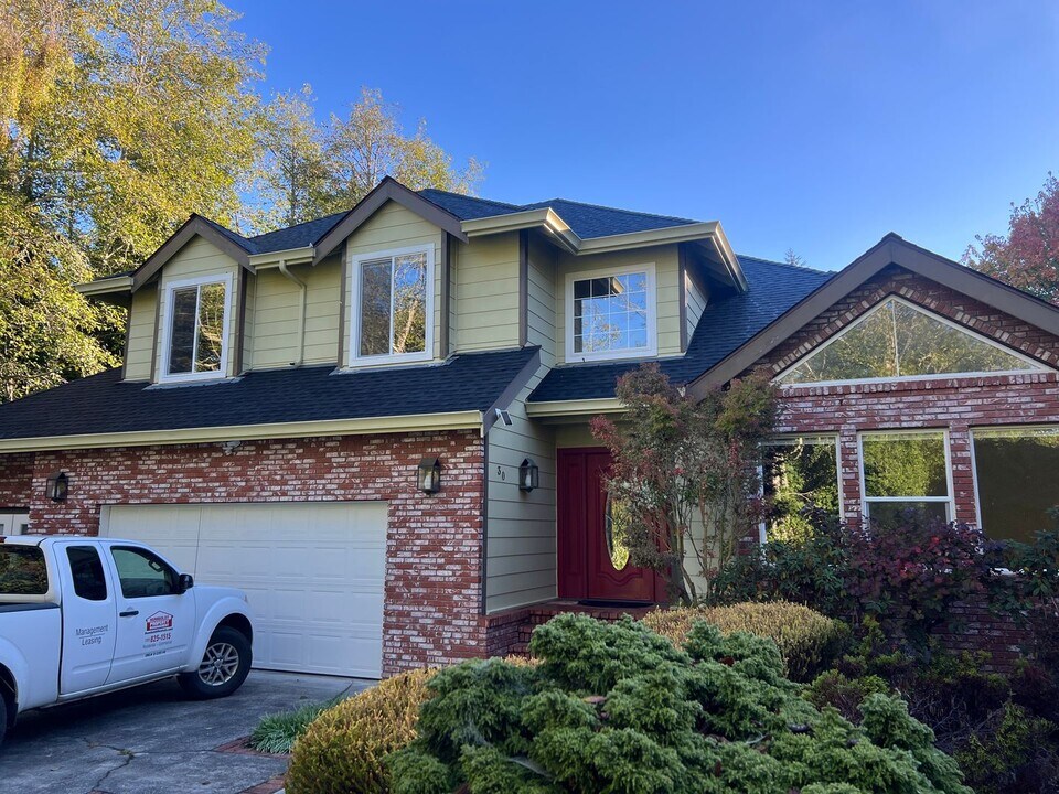 30 E Ridge Ln in Mckinleyville, CA - Building Photo