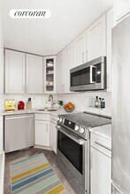 23 W 73rd St in New York, NY - Building Photo - Building Photo
