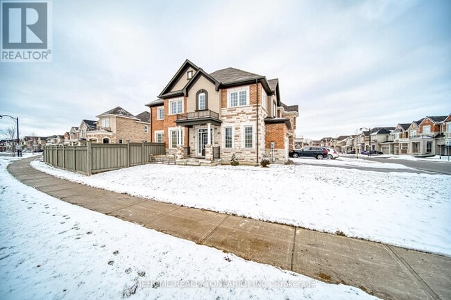 249 Thomas Phillips Dr in Aurora, ON - Building Photo - Building Photo
