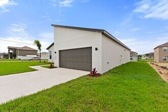 2400 Rock Ct in Poinciana, FL - Building Photo - Building Photo