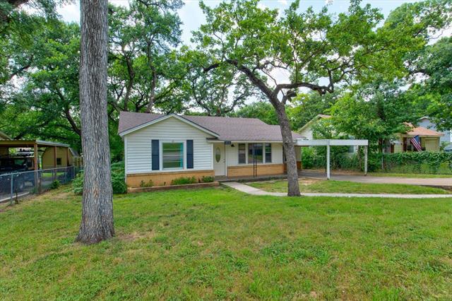 216 S Roberts Cut Off Rd in Fort Worth, TX - Building Photo