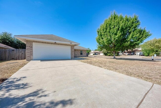 407 Bent Wood Dr in Leander, TX - Building Photo - Building Photo