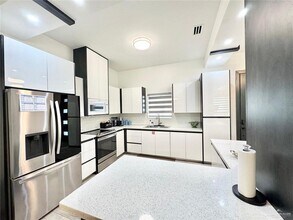 26 Sequoia Ave in McAllen, TX - Building Photo - Building Photo