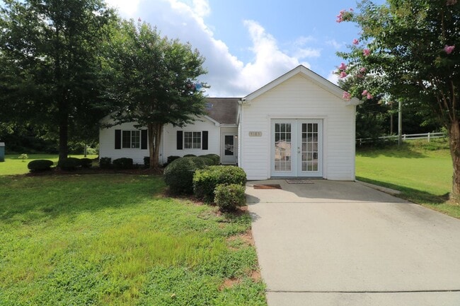 4185 Kennison Village Dr in Winston-Salem, NC - Building Photo - Building Photo