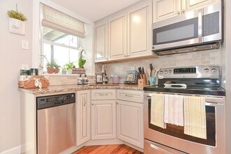 205 Webster St in Boston, MA - Building Photo - Building Photo