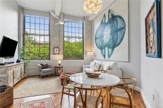 920 Poeyfarre St in New Orleans, LA - Foto de edificio - Building Photo