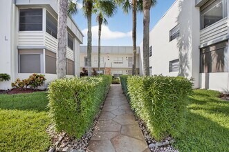 538 Normandy Ln in Delray Beach, FL - Building Photo - Building Photo