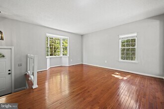 2362 Hunters Square Ct in Reston, VA - Building Photo - Building Photo