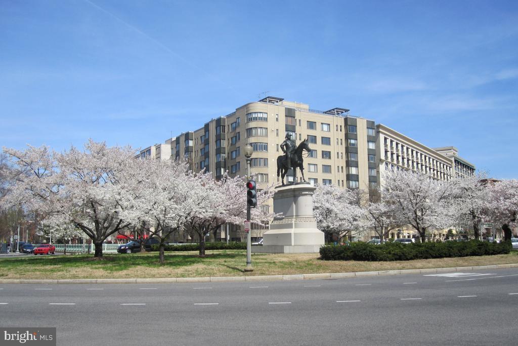 1 Scott Cir NW in Washington, DC - Building Photo