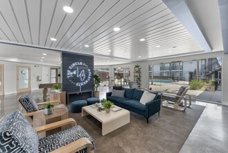 The Circle Apartments at Long Beach in Long Beach, CA - Foto de edificio - Building Photo