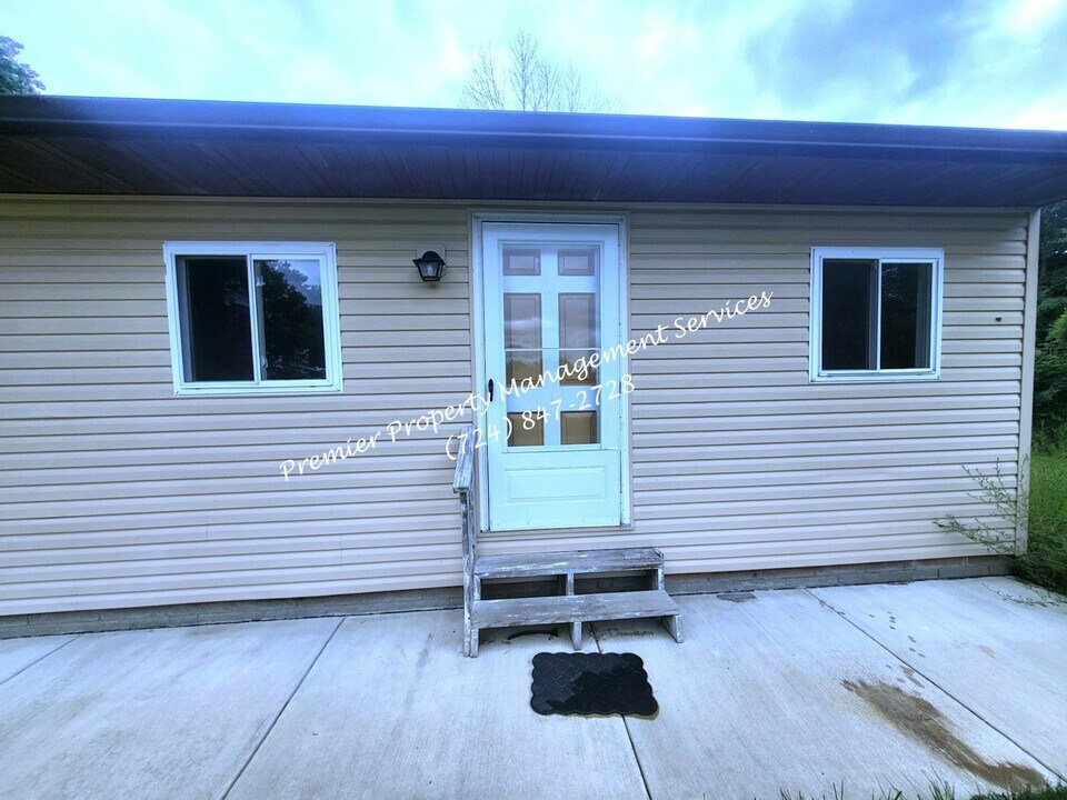 129 Kennard Rd in Greenville, PA - Building Photo