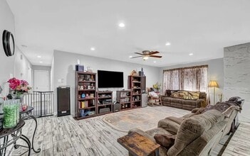 204 Thunder St in Las Vegas, NV - Building Photo - Building Photo